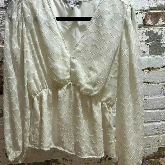 Elizabeth and James long sleeves, v neck peplum blouse in cream. Size Small. - Picture 4 of 9